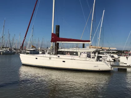 Sailboat ATOLL 43 DS