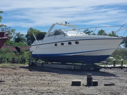 Used Motorboat FAIRLINE 33 TARGA