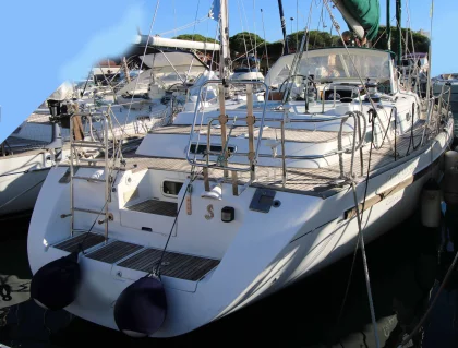 Sailboat OCEANIS 44 CC