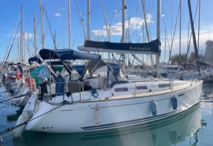 Sailboat DUFOUR 325