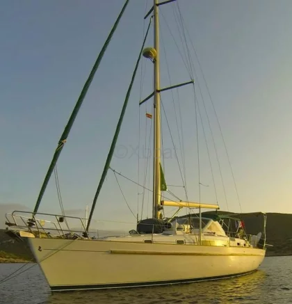 Sailboat OCEANIS 44 CC