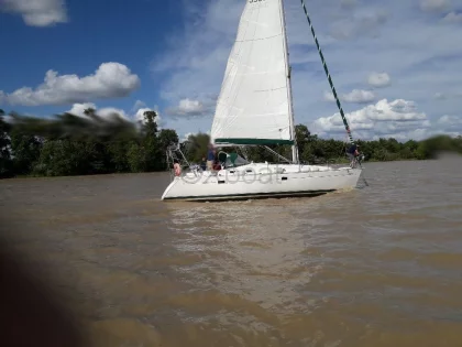 Sailboat OCEANIS 381