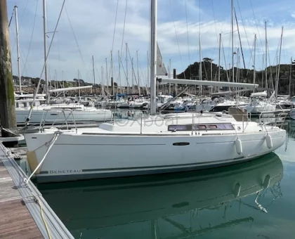 Sailboat OCEANIS 31