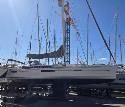 Sailboat JEANNEAU 53