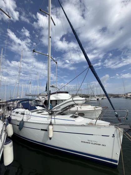 Sailboat OCEANIS 393 CLIPPER