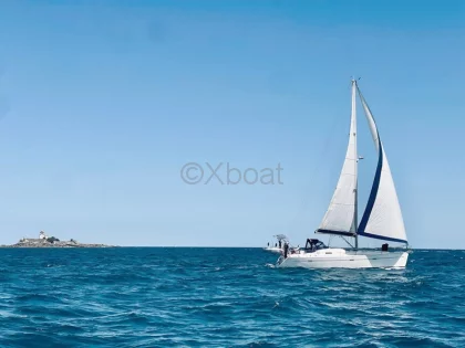 Sailboat OCEANIS 393 CLIPPER