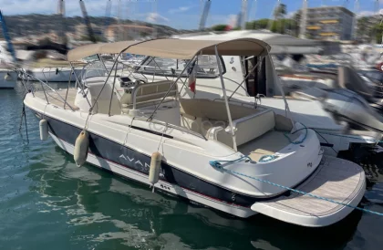Used Motorboat Bayliner Avanti 8